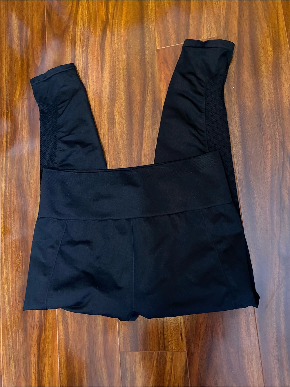 Fabletics High Waist Black Sporty Leggings with mesh sides XL - Picture 4 of 7